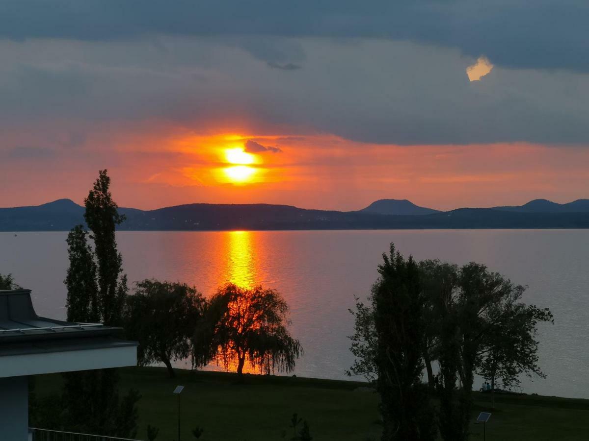 Silver Gray Appartment Balatonlelle Exterior photo